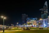 市民憩いの広場「バクダン港公園」からの夜景（ホーチミン）