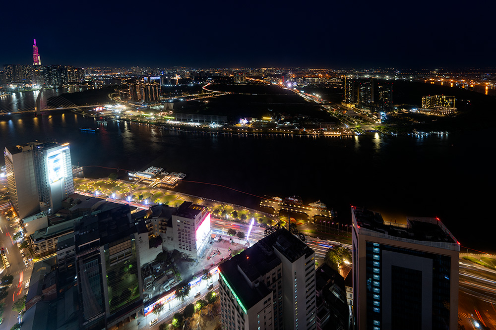 ホーチミン人気の「サイゴン スカイデッキ」からの夜景