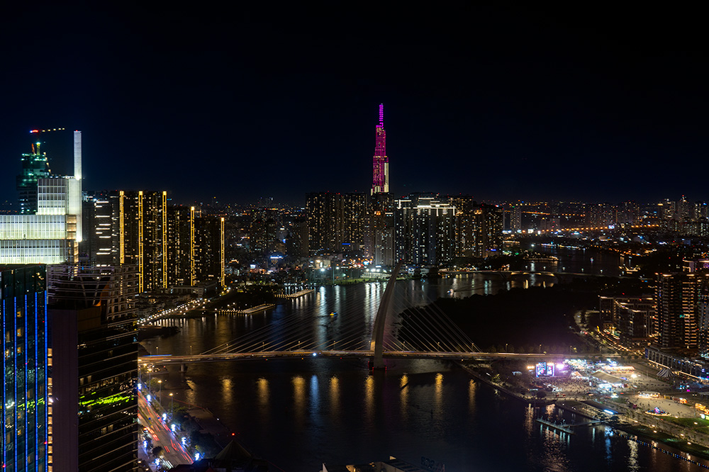 ホーチミン人気の「サイゴン スカイデッキ」からの夜景