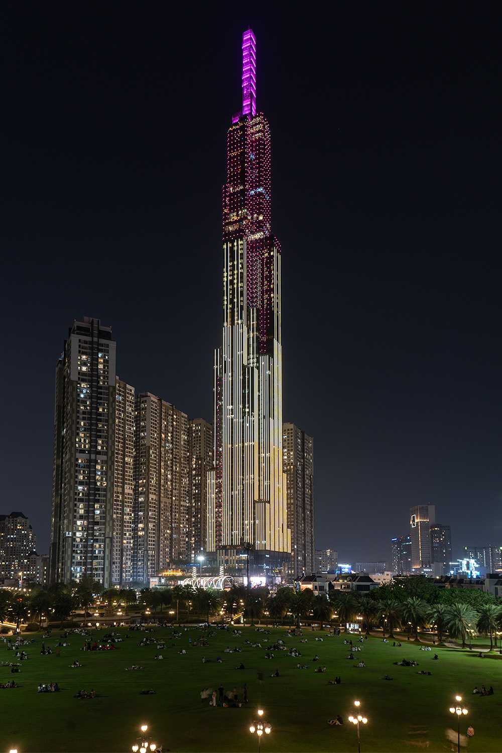 雰囲気抜群なビンホームズ・セントラルパークの夜景(ホーチミン)