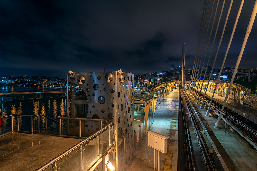 金角湾メトロ橋からみるイスタンブールの夜景