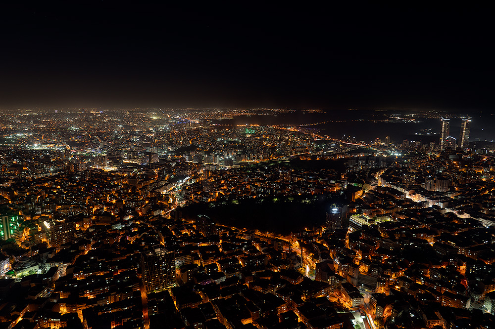 地上236mイスタンブール・サファイアからの夜景