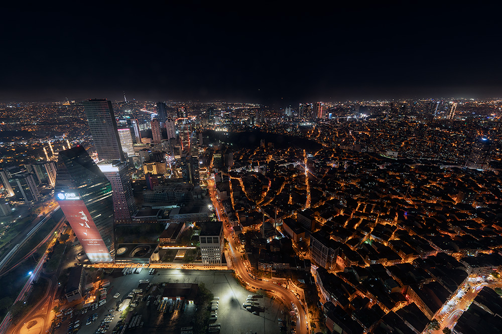 地上236mイスタンブール・サファイアからの夜景