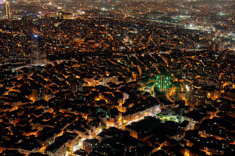 地上236mイスタンブール・サファイアからの夜景