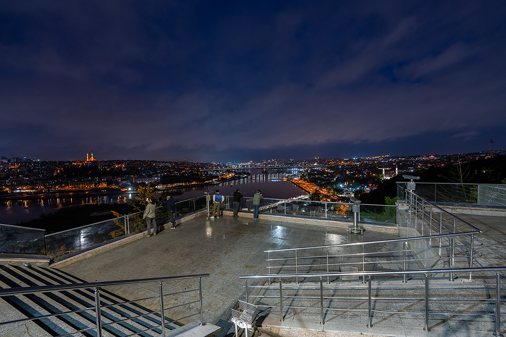 ロープウエイで行く「ピエール ロティの丘」からの夜景