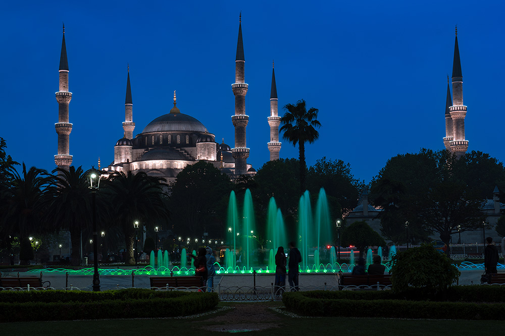 スルタンアフメト・モスクと噴水イルミネーション