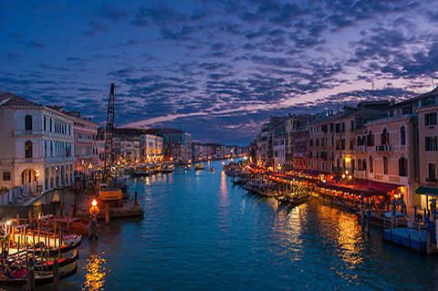 リアルト橋の夜景 ヴェネツィア