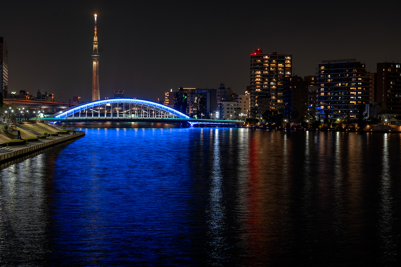 中央大橋から望む永代橋と東京スカイツリー