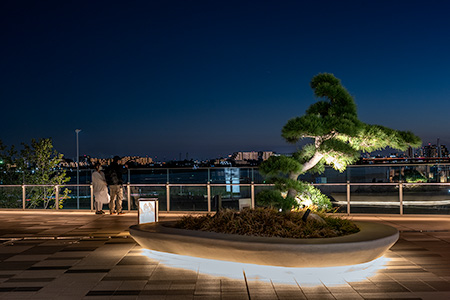羽田イノベーションシティ　足湯スカイデッキの夜景