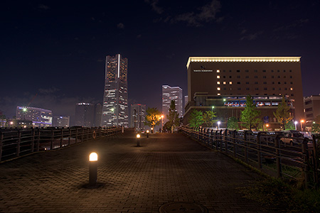 運河前遊歩道の夜景
