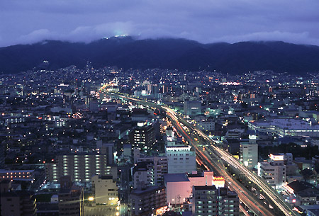 東大阪市役所　展望ロビーの夜景