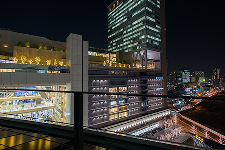 グランフロント大阪 南館テラスガーデンの夜景
