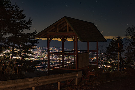 儀丹の滝　展望台の夜景
