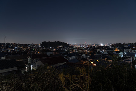日野市郷土資料館前の夜景