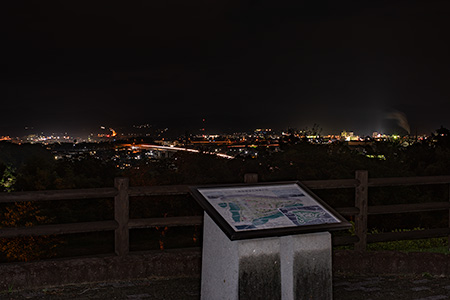 万葉公園 人麻呂展望広場の夜景