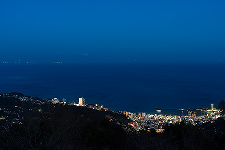 滝知山展望台－東　伊豆スカイラインの夜景