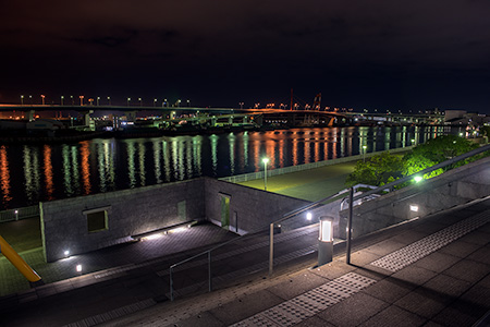 兵庫県立美術館の夜景
