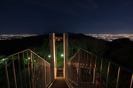 鐘の鳴る展望台　信貴生駒スカイラインの夜景