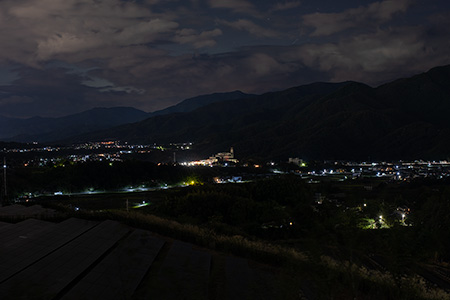 米倉山太陽光発電所の夜景