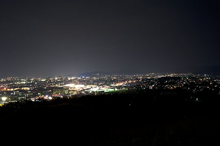 弘法山古墳の夜景