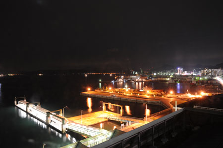 呉中央桟橋ターミナル展望室の夜景
