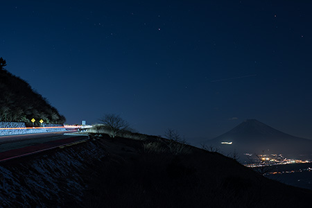 玄岳駐車場　伊豆スカイラインの夜景