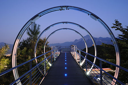 秩父ミューズパーク　旅立ちの丘の夜景