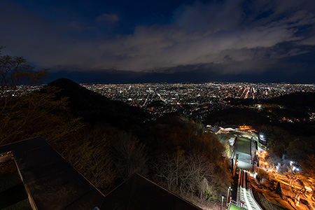 大倉山展望台（大倉山ジャンプ競技場）の夜景