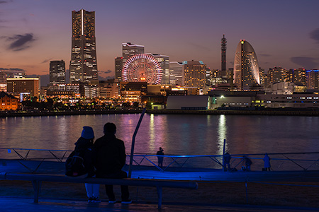 横浜港　大さん橋の夜景
