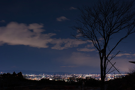 観音山聖地霊園入口の夜景