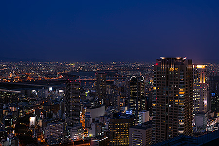 梅田スカイビル空中庭園の夜景