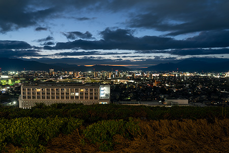 ソフトピアジャパンセンター 展望ロビーの夜景