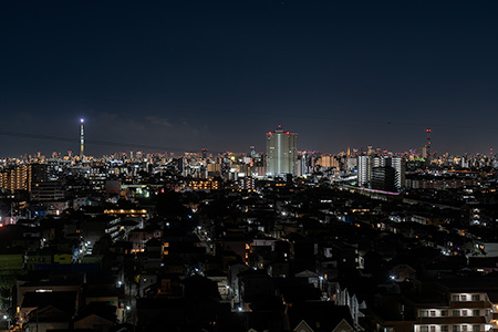 草加市役所　展望テラスの夜景