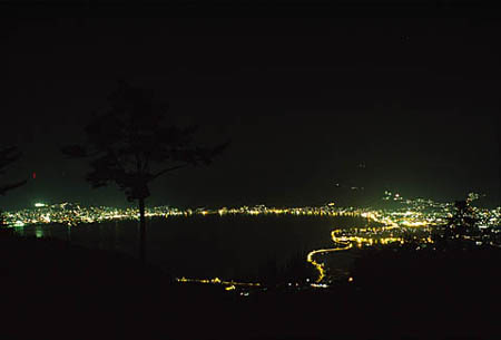 諏訪湖の森の夜景