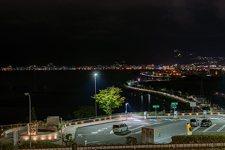 諏訪湖SA（下り）の夜景