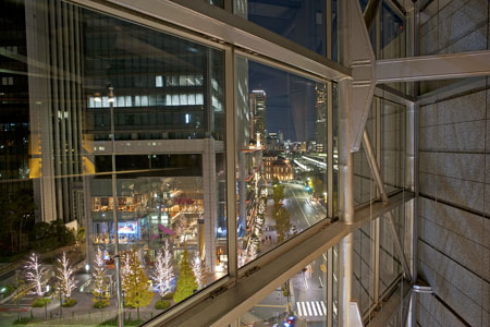 東京国際フォーラム　ガラス棟ラウンジの夜景