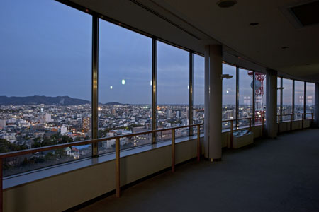 豊橋市役所　展望ロビーの夜景
