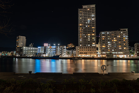 長崎県庁 浦上川沿いの夜景