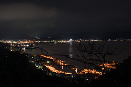 鷲羽山ビジターセンター前の夜景