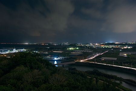 野鳥の森自然公園の夜景