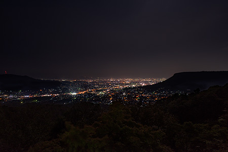八栗山　お迎え大師の夜景