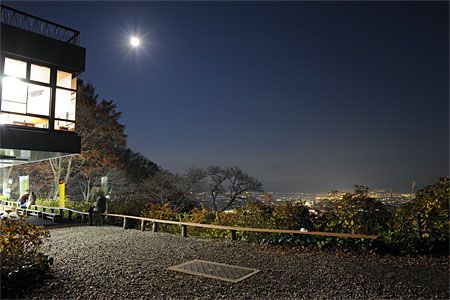 弥彦山　山頂公園の夜景