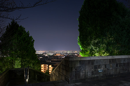 山手台南公園近くの階段の夜景